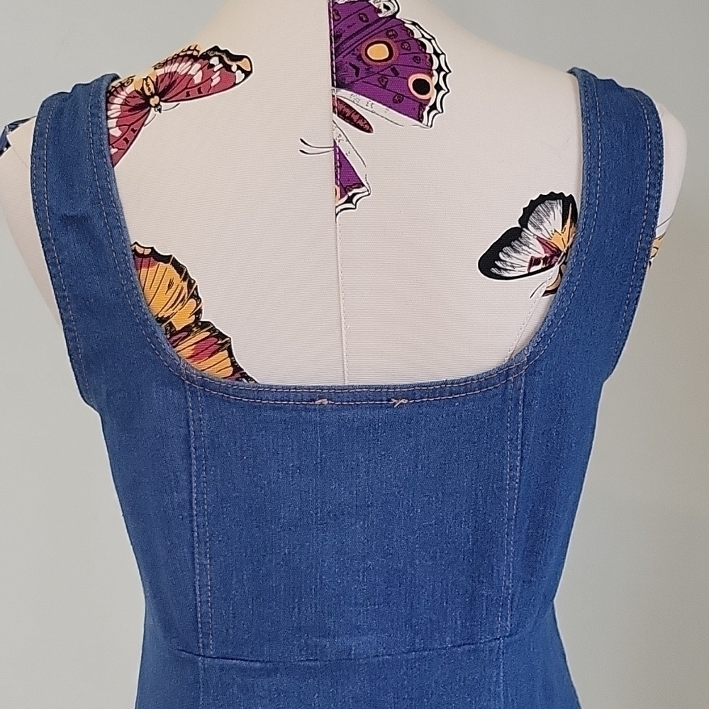 Very J denim jumper with pockets. 100% cotton. Size is Small - Picture 5 of 8